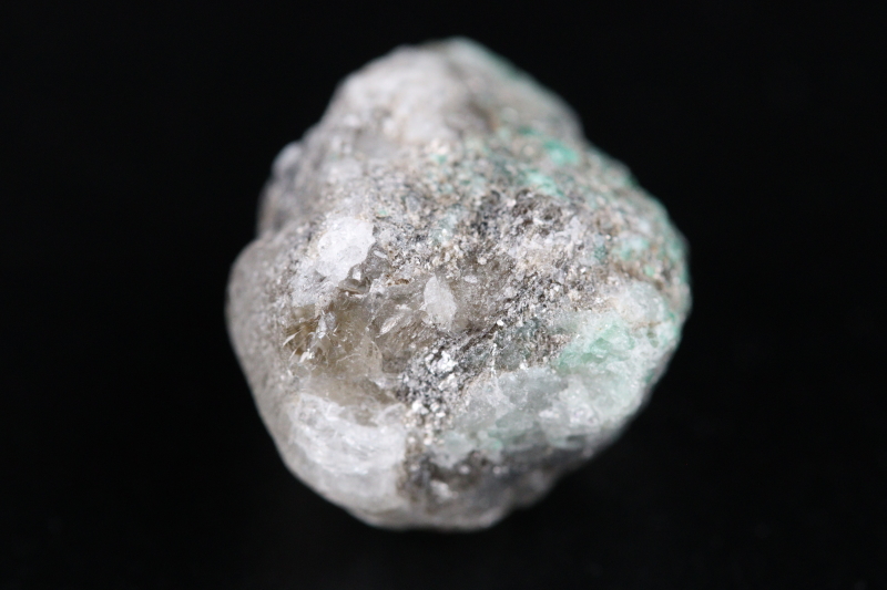 エメラルド入りフェナカイト原石