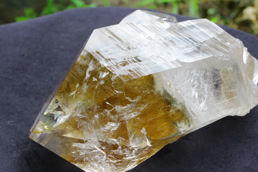 マニハール産ゴールドルチルクォーツ